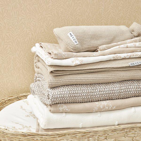 Vol Verwachting - Opgevouwen bed producten voor een babybedje